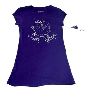 Miley Cyrus Max Azria Dove Graphic Tee
Violetta Purple M